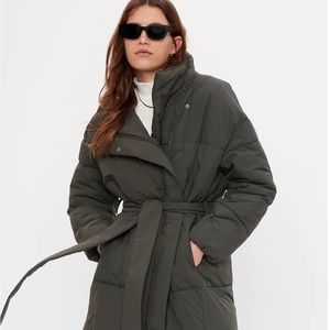 Beautiful Gap Duvet Wrap Puffer Coat in Oat color